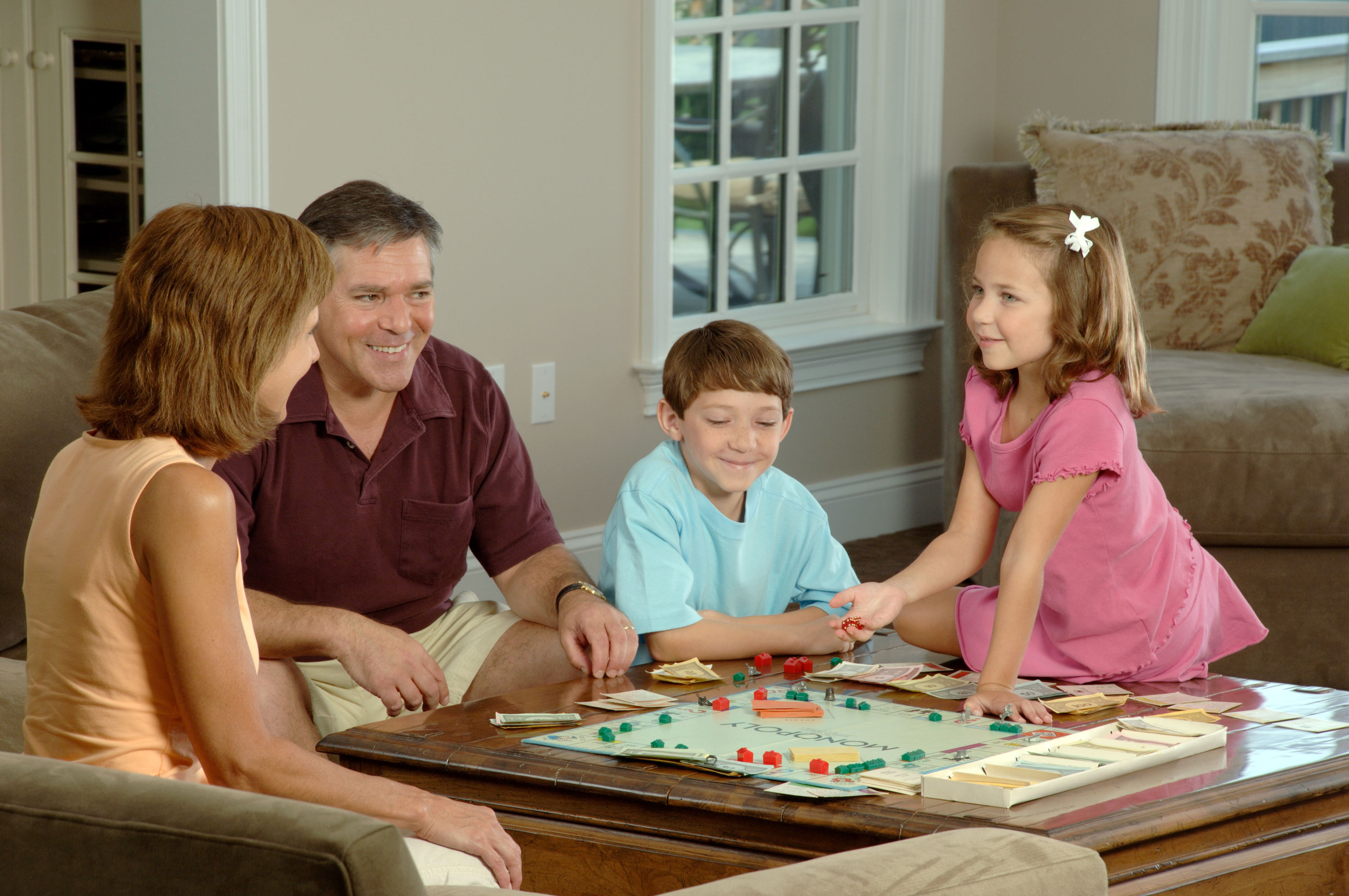 Family_playing_a_board